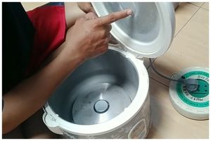 Trik atasi rice cooker yang mudah menyetrum agar normal lagi, cukup pakai 1 alat