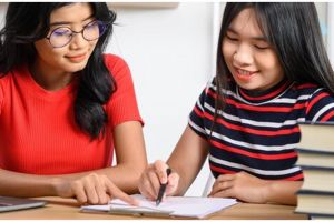 Contoh teks eksplanasi bahasa Inggris, pahami pengertian, struktur, ciri, dan cara menulis