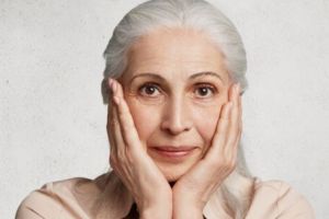 Awet muda di usia 50, ini cara atasi kerutan pada wajah agar kulit halus cuma pakai 1 jenis buah