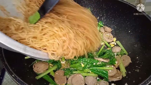 Cara membuat bihun goreng yang tidak cepat basi dan antilengket di wajan
