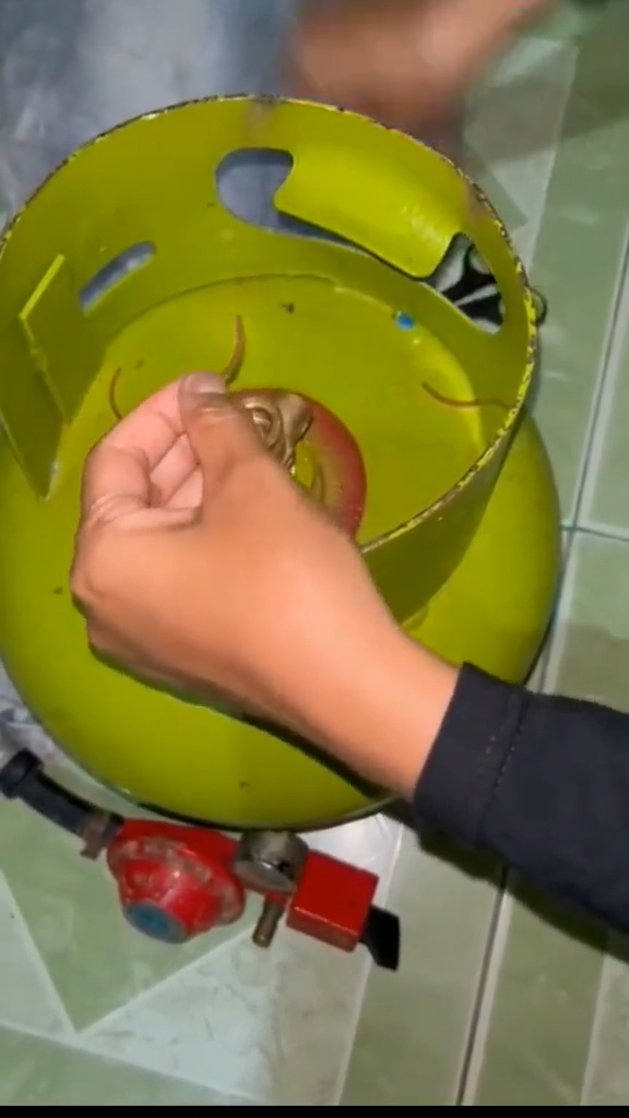 Tak perlu ganti karet baru, ini trik mengatasi tabung gas elpiji yang bocor pakai 2 alat sederhana