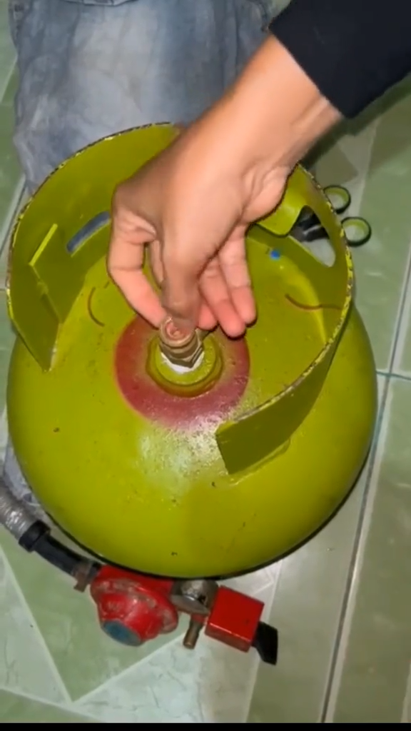 Tak perlu ganti karet baru, ini trik mengatasi tabung gas elpiji yang bocor pakai 2 alat sederhana