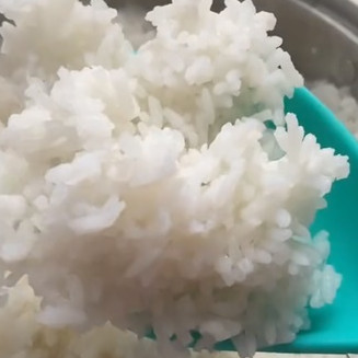 Tanpa metode siram, ini trik menanak nasi di panci agar matang sempurna dalam waktu 15 menit