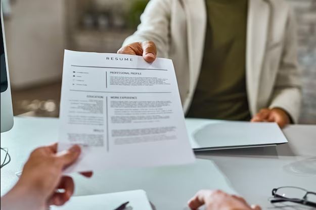 Contoh CV dalam bahasa Inggris, lengkap dengan struktur tulisan dan tips dan trik agar menarik