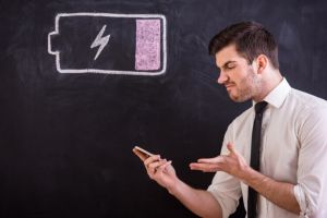 4 Cara mengatasi stres akibat daya tahan baterai smartphone yang menurun  
