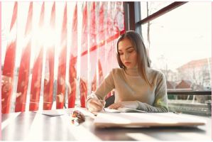 9 Contoh essay bahasa Inggris, lengkap dengan langkah-langkah menulis dan terjemahannya