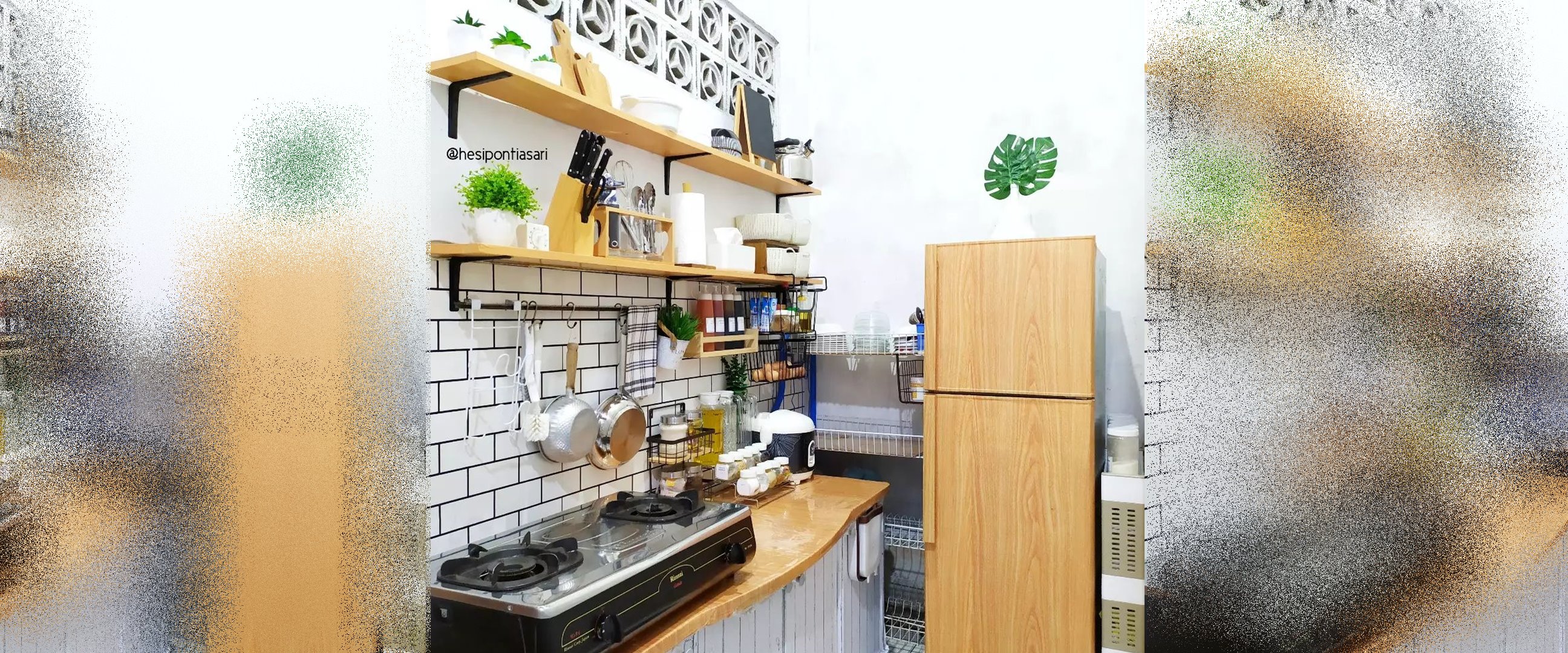 11 Potret dapur tanpa kitchen set ini tetap estetik cuma pakai rak kayu, cocok buat emak antiribet