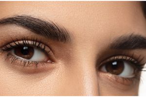 Tanpa pakai serum, ini trik menebalkan bulu mata rontok akibat extension pakai 1 bahan rempah