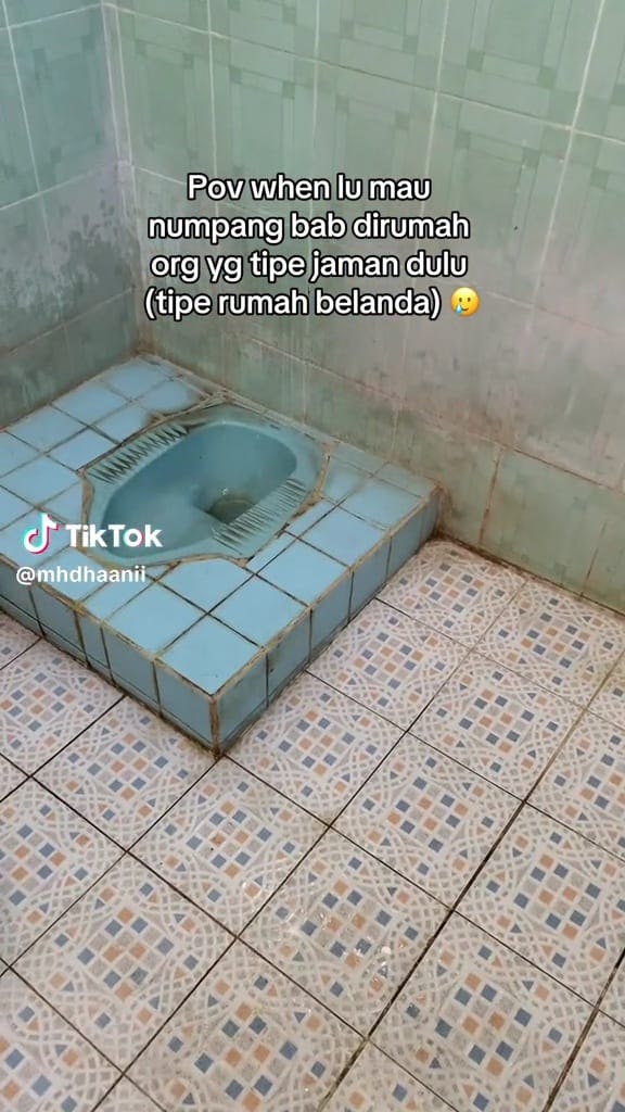 Penampakan tata letak jamban nyeleneh ini jatuhnya bikin repot pas mau buang hajat