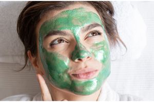 Tanpa beli masker sachet, ini trik hilangkan flek hitam akibat penuaan pakai 1 sayuran