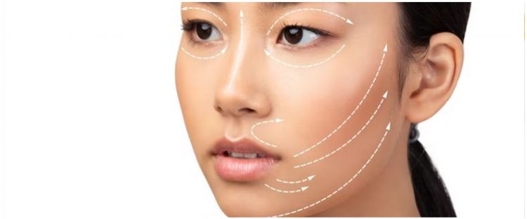 Cara Blend Concealer Supaya Tak Masuk Garis Halus