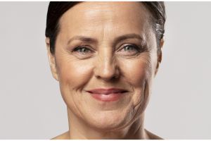 Usia 50-an tampak 10 tahun lebih muda, ini trik mengatasi kulit kendur dan berkerut pakai 1 makanan