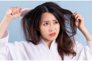 Tanpa tambahan lidah buaya, ini trik atasi rambut kusam dan kering pakai hair oil dari 1 jenis daun