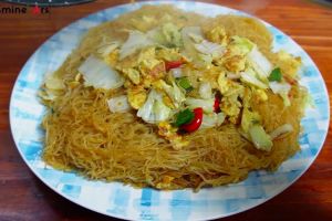 Tanpa direbus, ini cara bikin bihun goreng supaya tak cepat basi dan warna cokelatnya merata
