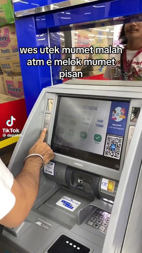 Kesalahan sepele di mesin ATM ini bikin pengguna takut mau ambil uang, jumlah saldo auto ketahuan