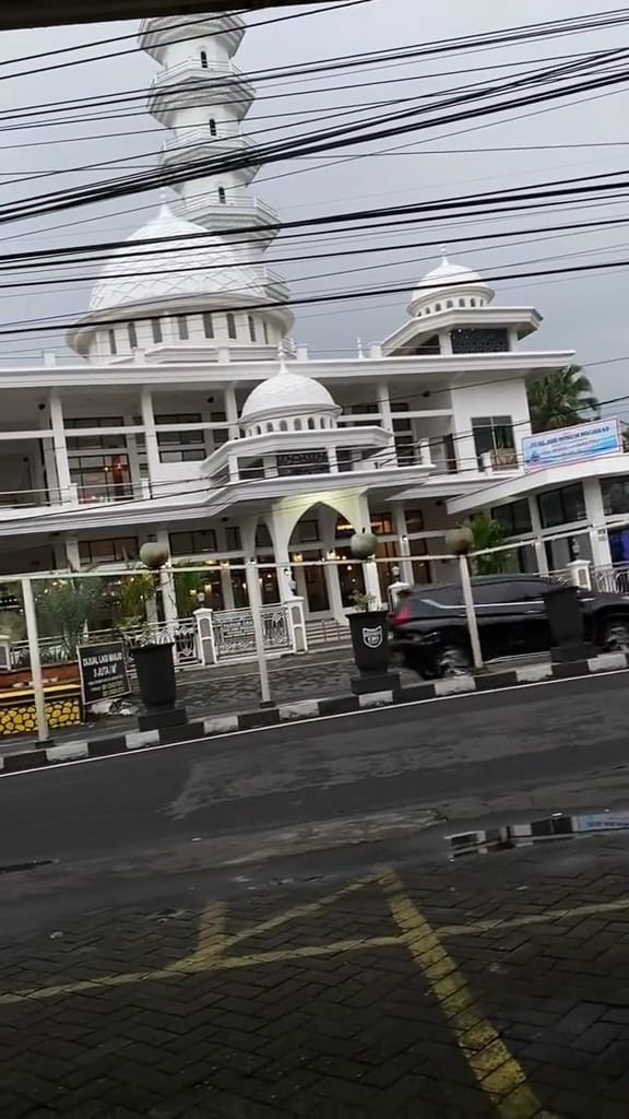 Viral masjid dijual di Malang ini bikin heboh warganet, ternyata begini cerita di baliknya
