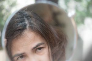 Tak cuma daun rosemary, ini cara lawan uban yang tumbuh cepat pakai 1 jenis minyak