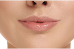 Tanpa ditambah lemon, ini cara mendapatkan bibir merah muda alami pakai 1 jenis bunga