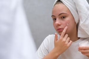 11 Rekomendasi skincare untuk kulit sensitif tanpa SLS dan paraben mulai Rp 30 ribu, bebas iritasi