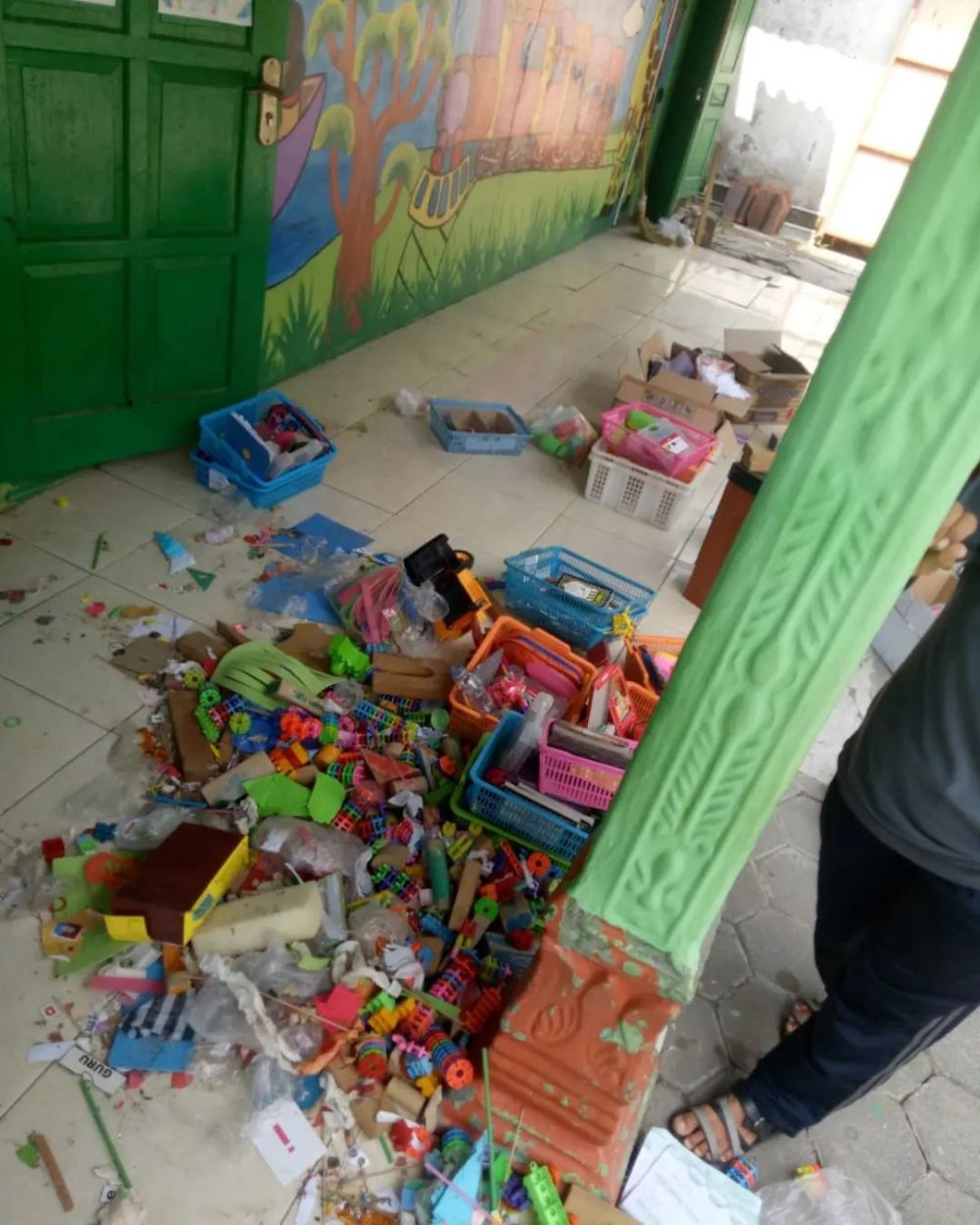 Bikin bergidik! Guru TK niatnya beres-beres sekolah saat libur semester, malah nemu 14 ular kobra