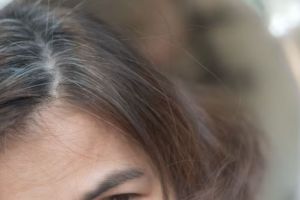 Hasilnya tampak dalam sekali pemakaian, ini trik bikin uban kembali hitam dengan 1 jenis minyak