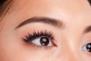 Tanpa eyelash serum, ini cara bikin penumbuh bulu mata agar lebat dan lentik pakai 1 jenis minyak