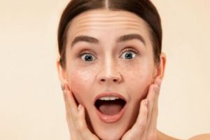 Bukan pakai serum vitamin C, ini trik atasi wajah penuh flek hitam dengan masker dari 1 jenis buah