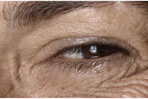 Tak dicampur teh hijau, ini cara menghilangkan flek hitam di area mata pakai masker dari 1 jenis buah