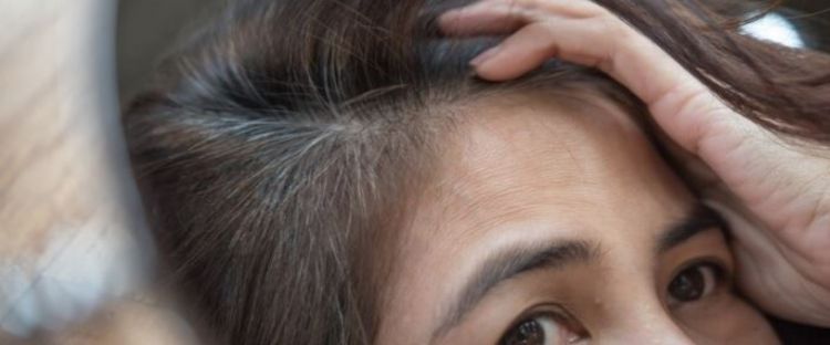 Tanpa jintan dan jahe, ini trik atasi uban prematur dan rambut rontok pakai hair oil dari 1 jenis daun