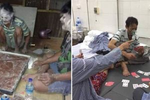 11 Potret kocak kelakuan bapak-bapak saat nongkrong ini susah dimengerti, bikin nggak habis pikir