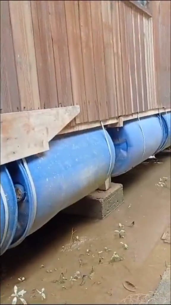 Tak perlu teknologi mahal, cara bikin rumah kayu antibanjir ini trik sepelenya di luar dugaan