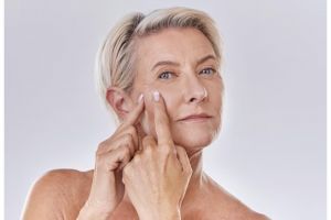 Tanpa lemon, ini cara cepat dan alami kurangi keriput serta garis halus pakai 1 produk fermentasi