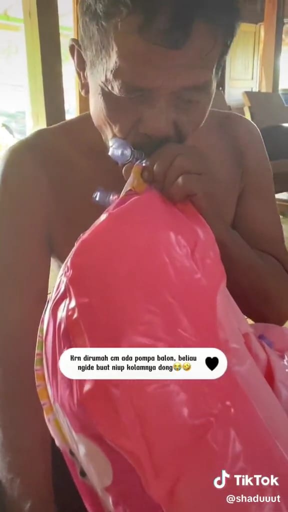 Cara kakek menyenangkan cucu ini effortnya nggak main-main, bikin takjub sekaligus nyengir kuda