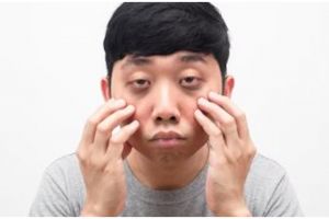 Cara samarkan kantung mata dan kerutan pakai eye mask dari 1 jenis tepung ini bikin wajah tampak segar