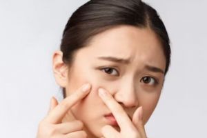 Bukan pakai kopi, ini cara bikin pori-pori wajah mengecil agar kulit jadi mulus dengan 1 kulit buah