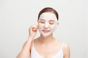 11 Rekomendasi masker wajah untuk kulit kering merek lokal mulai Rp 1.000, bikin kulit jadi kenyal