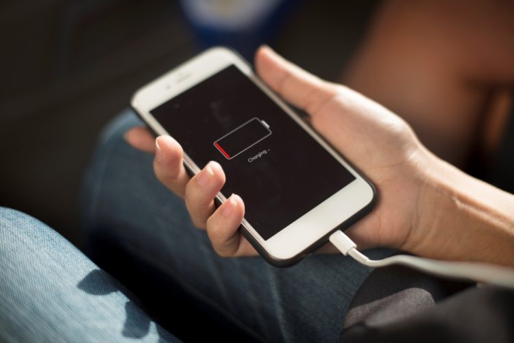 Begini 5 Cara menjaga kesehatan baterai ponsel atau tablet, isi ulang daya secara parsial