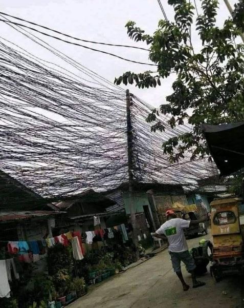Hidup lagi ruwet, 11 potret nyeleneh penampakan semrawut di jalan ini bikin tambah badmood