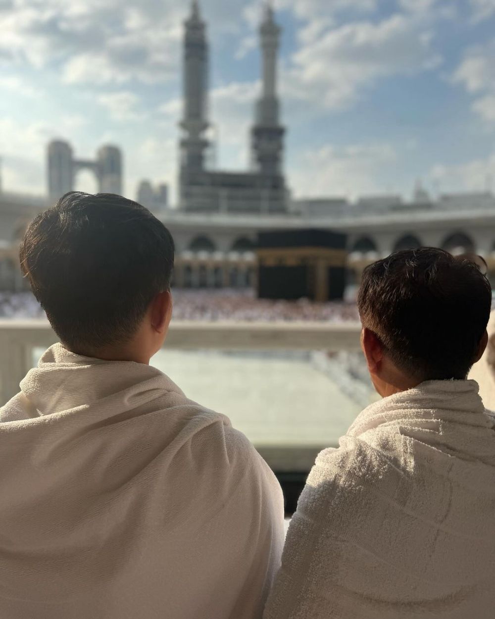 Unggah momen umrah bareng ayah usai 22 tahun tak akur, Kiki Farrel curhat peliknya kehidupan masa lalu