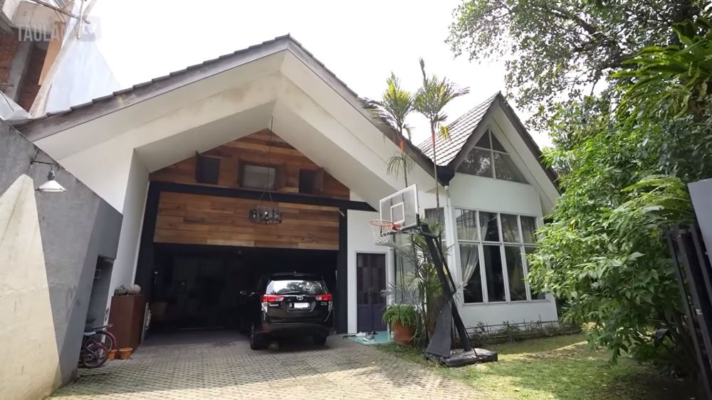 Huniannya asri bak tinggal di tengah kebun, 9 potret kamar anak Dwi Sasono ini unik letaknya di loteng