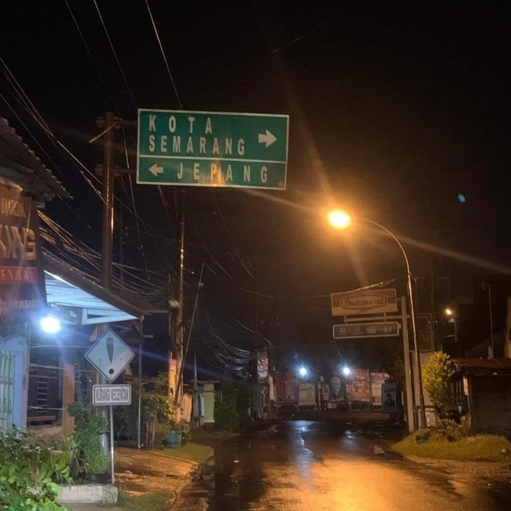 11 Potret kocak plang penunjuk jalan ini bikin pengendara gagal fokus, endingnya tepuk jidat