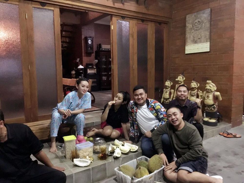 Kini tajir punya rumah bernuansa Jawa di Jogja, intip 9 potret dapur Soimah yang nggak mewah