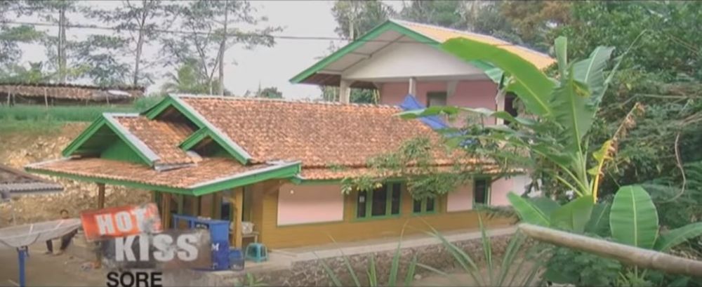 Dulu menyatu dengan warung, 9 potret rumah Lesti Kejora di Cianjur usai renovasi bak istana di sawah