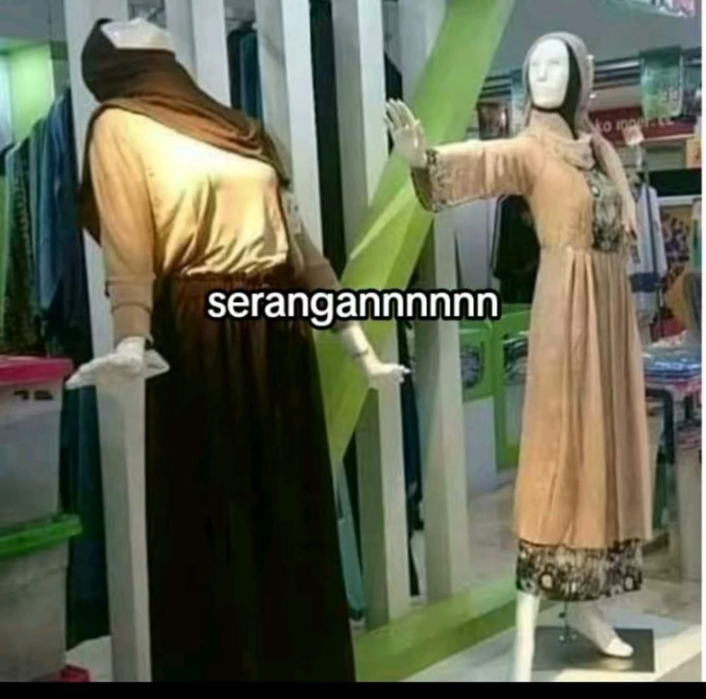 11 Potret kocak pose manekin ini bikin susah bedain sama orang hidup, nyeleneh pol