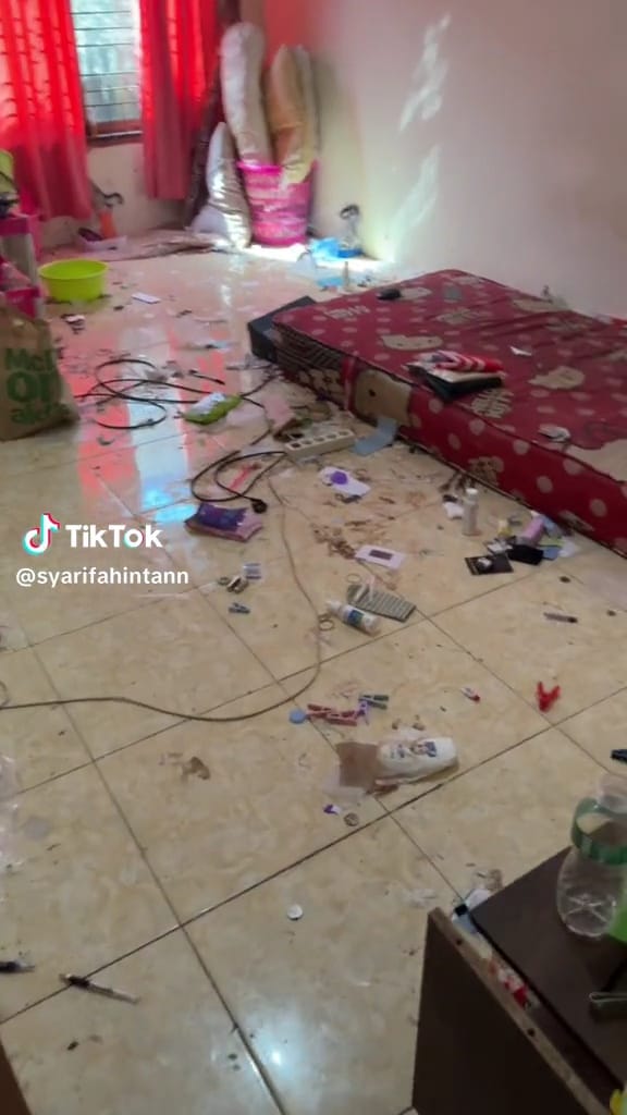 Diduga hoarding disorder, cewek tinggal di kamar kos bak kapal pecah ini bikin nggak habis pikir
