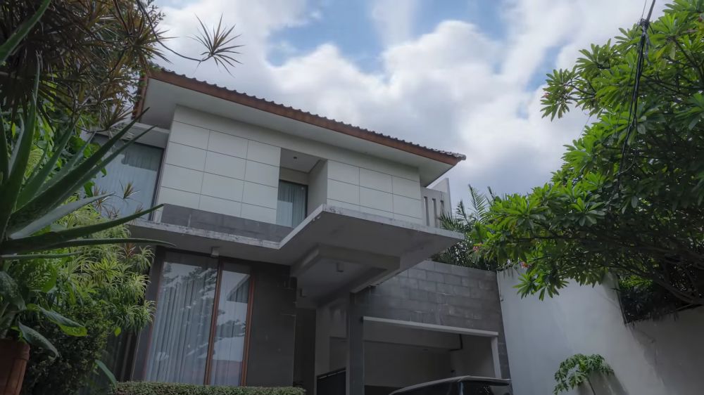 Jadi artis yang terapkan frugal living, ini 9 potret dapur rumah Cinta Laura tanpa banyak perabotan