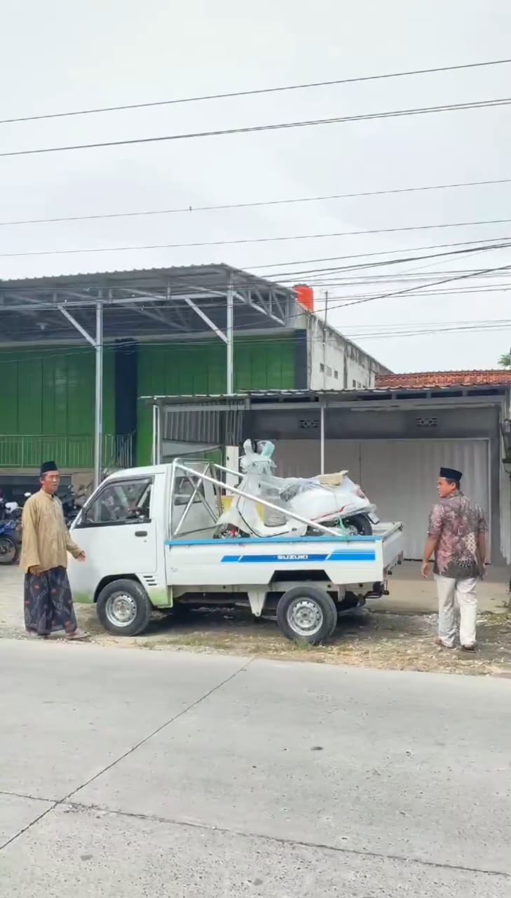 Mobil mewah terpampang di depan pelaminan, momen pernikahan sultan di Grobogan ini tuai atensi