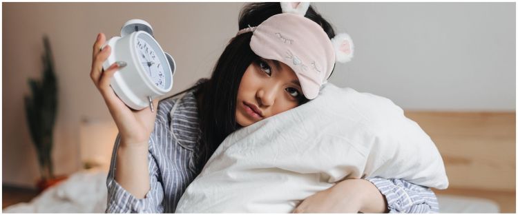 Tanpa eye cream, ini cara menyegarkan mata panda hanya pakai masker dari 1 sayuran