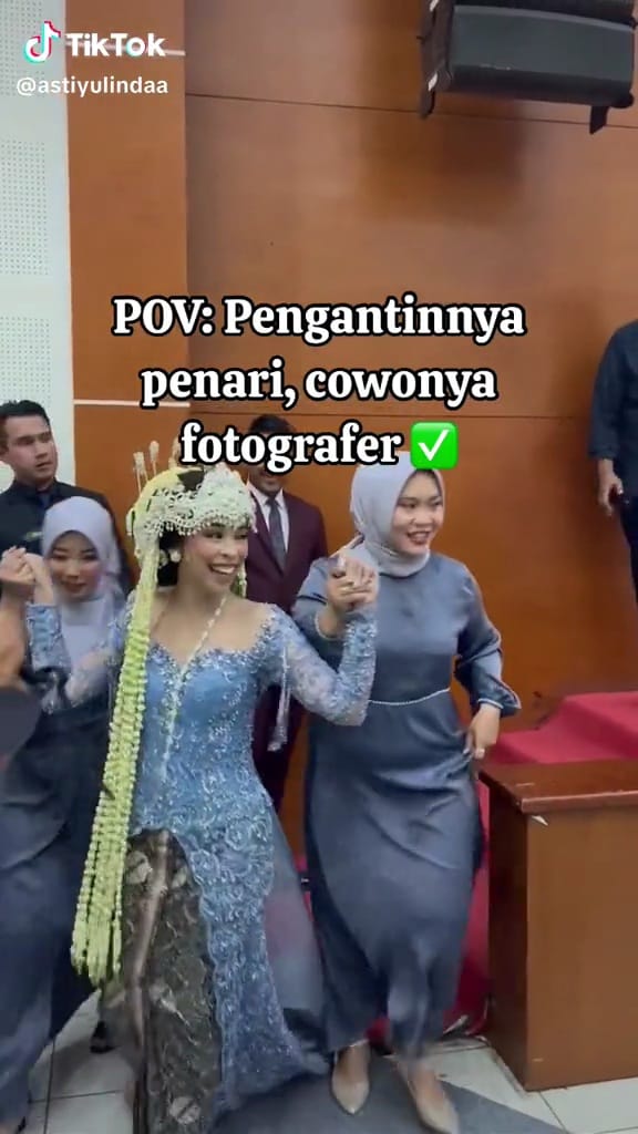 Begini jadinya kalau fotografer sama penari menikah, berasa jadi WO di resepsi sendiri