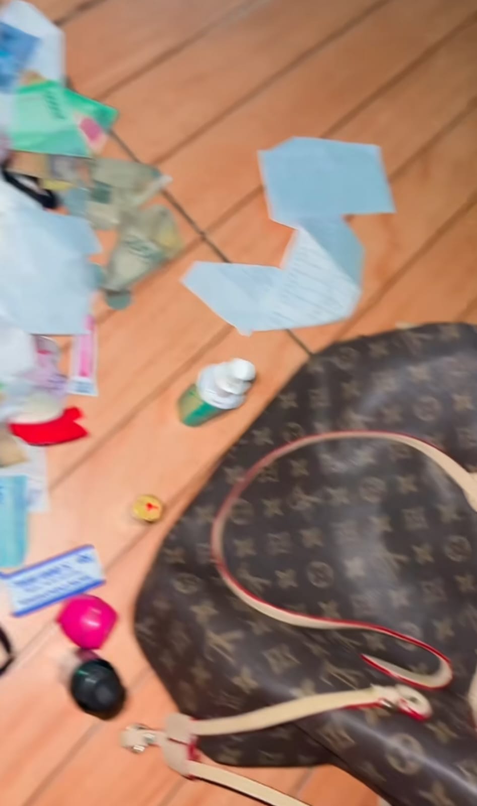 Wanita ini sering masukkan uang kembalian ke tas tanpa dicek lagi, pas dibongkar bak menang lotre